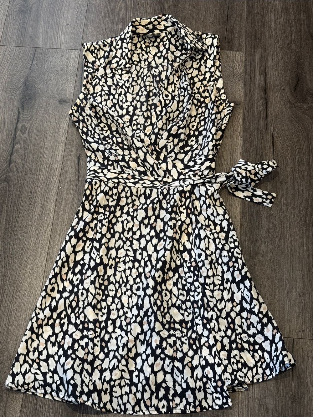 Bebe Sleeveless Black & Cream Animal Print Wrap Dress Mobwife Beautiful Classic